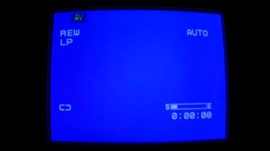 Eski TV ekranında ve 