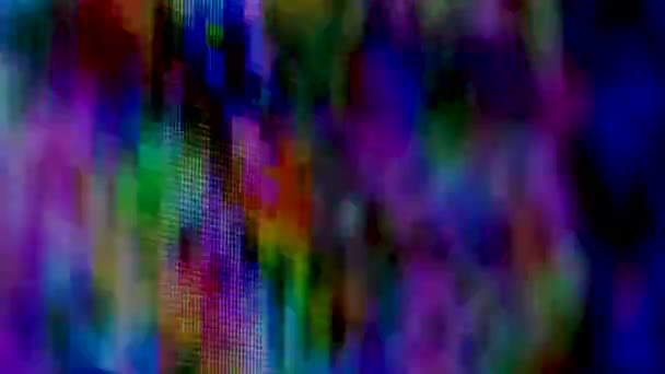 Glitch de pantalla realista multicolor abstracto parpadea, daña el efecto de película antigua, señal de TV vintage analógica con malas interferencias y barras de color, fondo de ruido estático. Macro de cerca. — Vídeos de Stock