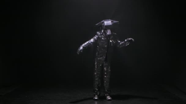 Person in shining silver costume made of mirrors with a bulls head and horns is dancing joyfully at disco party. Actor performs an entertainment program in dark smoky studio. Slow motion. — Stock Video