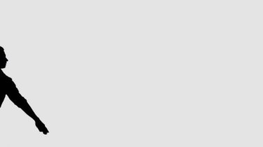 Bale yapan bir adamın silueti. Klasik baleden zarif bir dans öğesi