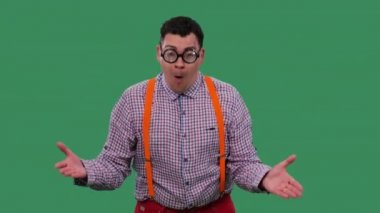 Yüzünde etkileyici bir ifadeyle şaşırmış, şok olmuş bir adam der ki, 