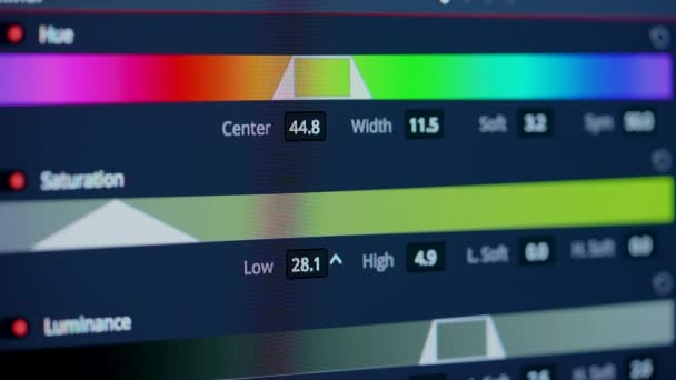 Software de procesamiento de color para vídeo, fotos. Ajusta la saturación, la vibración y la luminancia en primer plano. Navegación en un programa informático. — Vídeo de stock