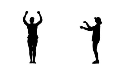 Genç bir kadının siyah silueti şık elbiseler ve şapkalar içinde dans ediyor ve ellerini çırpıyor. 1 'de 2 Kolaj Önü ve beyaz arkaplanda tam boy yan görünüm. Yavaş çekim hazır 59.94fps.