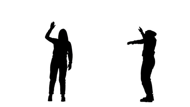 Черный силуэт молодой женщины в молодежной стильной одежде, танцующей современный танец на дискотеке. 2 в 1 Коллаж Front and side view full length on white background. Медленное движение готово 59,94fps. — стоковое видео