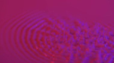 Sütün düz pembe yüzeyi hoparlörün frekansına göre titreşmeye başlar. Sütlü, dalgalı, daireli ve damlalı Macro likörü. Ses dalgalarının ve titreşimlerin rezonansı. Ağır çekim. Kapat..