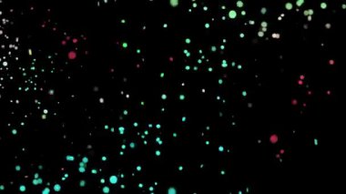 Siyah arka planda ekranın farklı taraflarından renkli süt damlaları var. Makro süt sıvısı ses titreşimlerinin neden olduğu sıçramalar ve damlacıklar yaratıyor. Ağır çekim. Kapat..