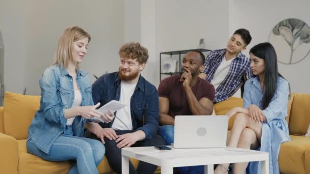 Colleagues working together, discussing teamwork and launching a new startup business project. Group of multinational people having an informal business team meeting. Slow motion. — Stock Video