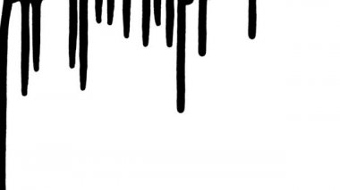 Beyaz arka plandan dökülen ince boya damlaları. İzole edilmiş siyah mürekkep beyaz kağıda damlar ve akış ve akıntılar oluşturur. Boya dökülmüş, yakın plan. Yavaş çekim hazır 59.94fps.