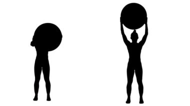 Genç bir kadının siyah silueti eğilim gösterir ve topla döner. Kadınlar için spor. Beyaz arkaplanda 2 / 1 Kolaj Öngörünümü tam boy. Yavaş çekim hazır 59.94fps.