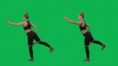 Spor kıyafetli genç bir kadın spor lastiğiyle egzersiz yapıyor. Bacak egzersizi, kadınlar için spor. Yeşil ekran arka planında 2 / 1 Kolaj kenar görünümü tam uzunlukta. Yavaş çekim hazır 59.94fps.