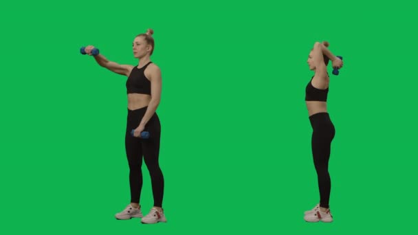Молодая женщина в спортивной одежде делает упражнения с гантелями. Тренировка рук, фитнес для женщин. 2 в 1 Коллаж Фронт и вид сбоку всю длину на зеленом фоне экрана. Медленное движение готово 59,94fps. — стоковое видео