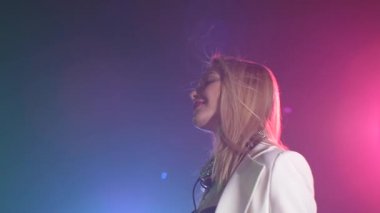 Dj kız müzik dinlemek için