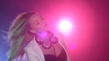 Dj kız müzik dinlemek için