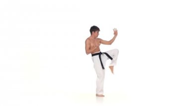 Karate adam hileler yapar