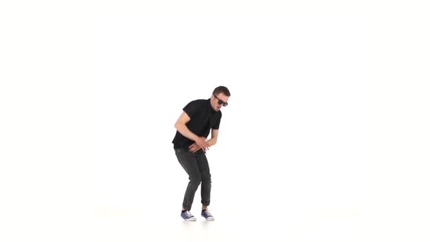 Modern stil dansçı dans fren-dans, beyaz, yavaş hareket — Stok video