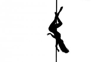 Seksi bir kadın kutup dans silüeti