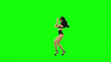 Go-go dansçı kız yeşil ekranda izole. Yavaş çekim