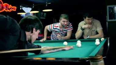 Çocuklar dinlenme Grubu: bilardo oyunu