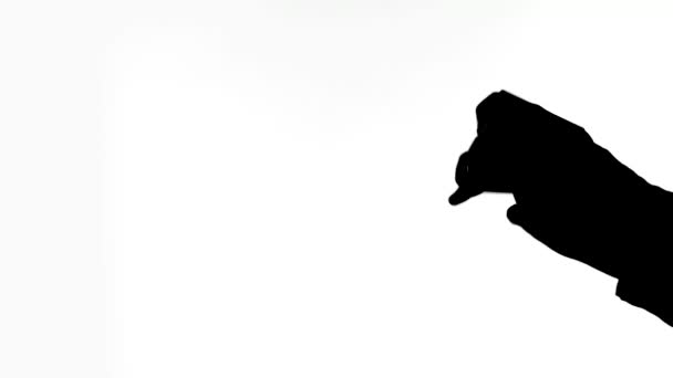 Mains de magicien homme montrant son tour de carte, silhouette 