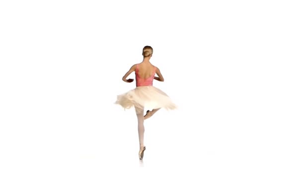 Ballerina gör danstrick, fouetter, på vit bakgrund, slow motion — Stockvideo