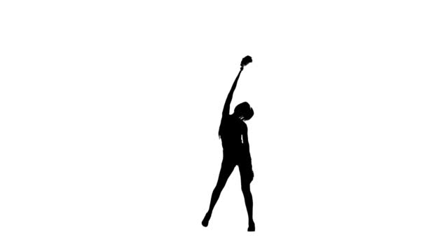 Młoda cheerleaderka z pomponami, Silhoutte, w zwolnionym tempie, wykonuje akrobacje — Wideo stockowe