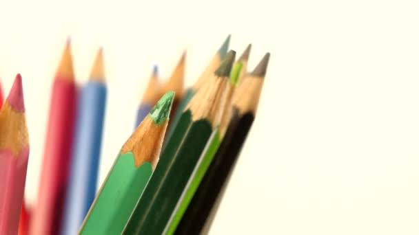 Lado de lápis de cor isolado em branco, rotação, close-up — Vídeo de Stock