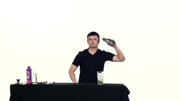 Bartender preparing coctail on a white background, slow motion — Stock Video