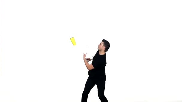 Young bartender does a trick with a shaker. slow motion — 图库视频影像