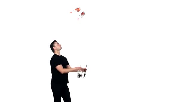 barman avec shaker faire boisson cocktail alcool 