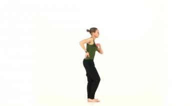 Beyaz bir çıplak ayak şık genç kadın sosyal latina dans başlangıç