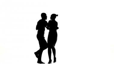 Kız ve çıplak gövde yalınayak dans sosyal latino dansçılar beyaz, siluet üzerinde dans ile afro Amerikan adam