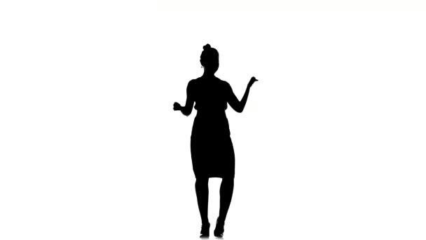 Attrayant danseur social latina en jupe continuer à danser, sur blanc, silhouette 