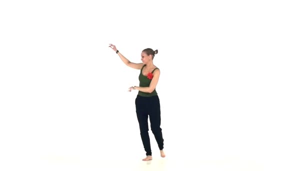 Hermosa, señora empezando a bailar baile social latino, cámara lenta — Vídeos de Stock