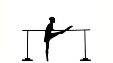 Balerin bale barrepozlu. Siluet. yavaş çekim