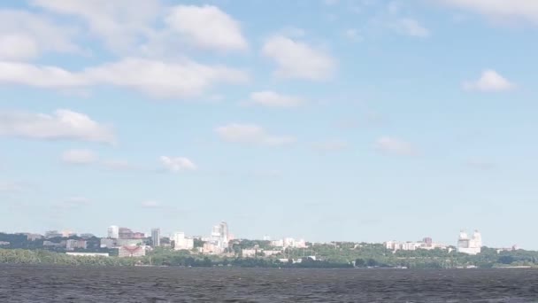 Dnepropetrowsk Stadt mit Skyline über dem Fluss Dnipro — Stockvideo