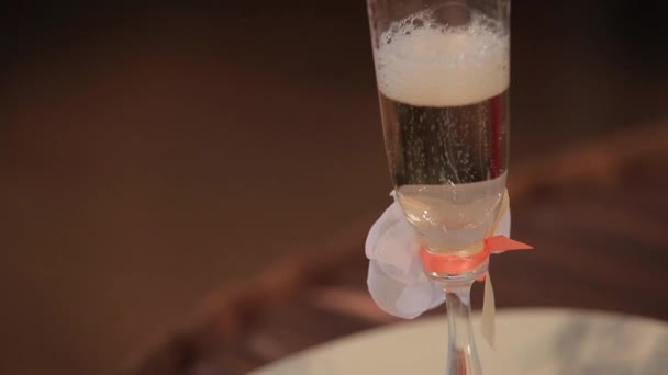 Бокалы шампанского — стоковое видео