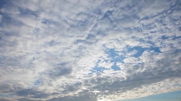 Cielo azul con nubes de primer plano. Cronograma — Vídeo de stock