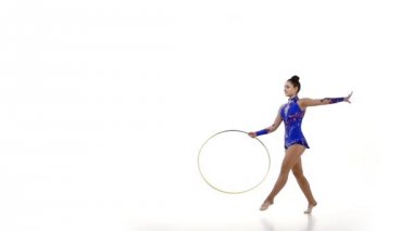 Hula hoop, yavaş hareket ile ihale jimnastikçi dans