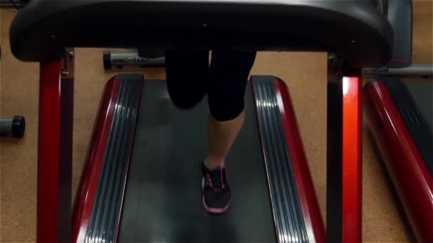 Running girl on fitness track in the gym, slow motion — Stock Video