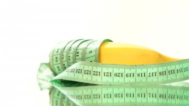 Muz ölçü bandı ile sarılmış, yansıma, rotasyon, beyaz