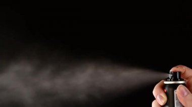 Aerosol sprey siyah, ağır çekim üzerinde olabilir