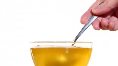 Metal kaşık, beyaz, yavaş hareket kullanarak cam kase tatlım alarak el