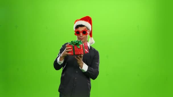 Happy handsome brutal man with a gift. green screen — Stock Video