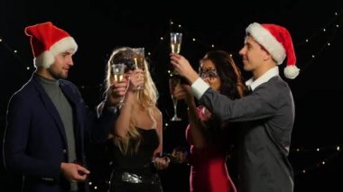 şampanya flüt ile akıllı meslektaşları size Mutlu Noeller isteyen, siyah, bokeh