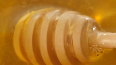 Bal ve kaşık, büküm ile kase