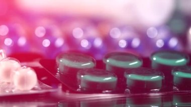Pills yeşil paketi, rotasyon, yansıma, yakın, siyah, arka açık kırmızı ve mavi