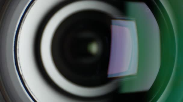 Lens van de videocamera, met zoom, close-up — Stockvideo