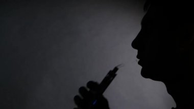 Adam sigara elektronik sigara siyah, siluet