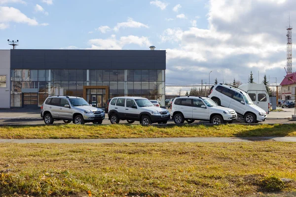 Planta Comercio Los Coches Nuevos Ponen Venta Los Concesionarios Automóviles — Foto de Stock