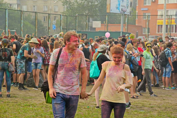 Moradores Cidade Divertem Relaxando Com Suas Famílias Holi Paint Festival — Fotografia de Stock